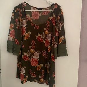 Espresso green floral blouse